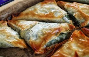 Placinta_greceasca_cu_feta_si_spanac_apanakopita