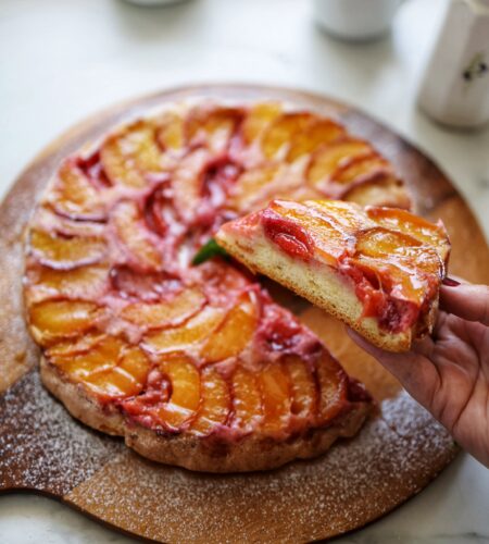 Pandispan rasturnat cu piersici – rapid, usor, delicios