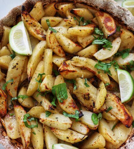 Cartofi cu lamaie – reteta greceasca de cartofi moi la interior si crocanti la exterior