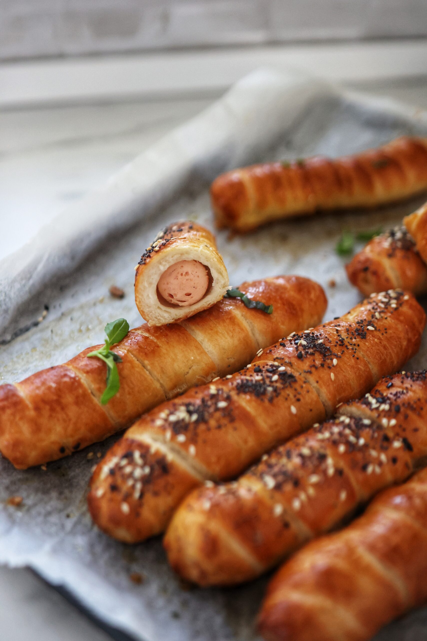 „Covridog” – Crenvursti in aluat de covrigi, perfecti pentru pachet sau gustare – Pretzel Hot Dog