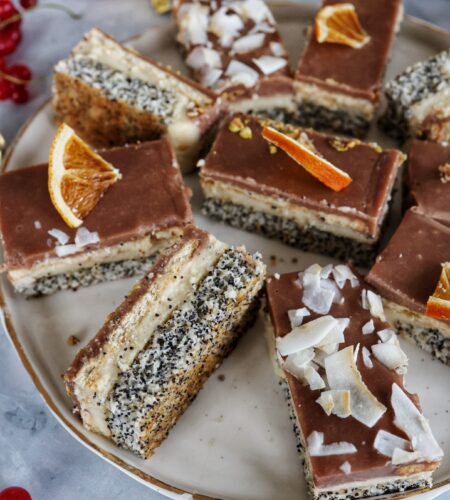 Prajitura Tosca – cu mac, vanilie si ciocolata, un deliciu elegant cu gust de copilarie