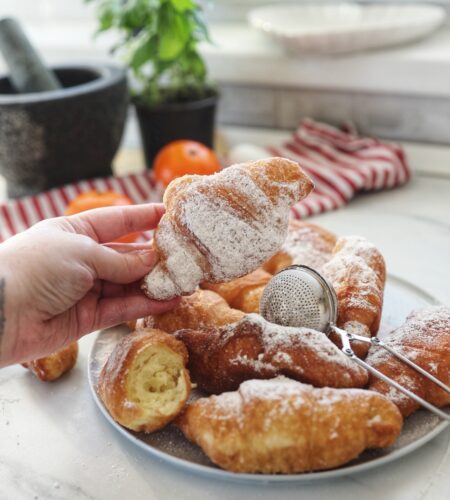 Gogosi Croissant – Divin de bune calde, aerate si parfumate!