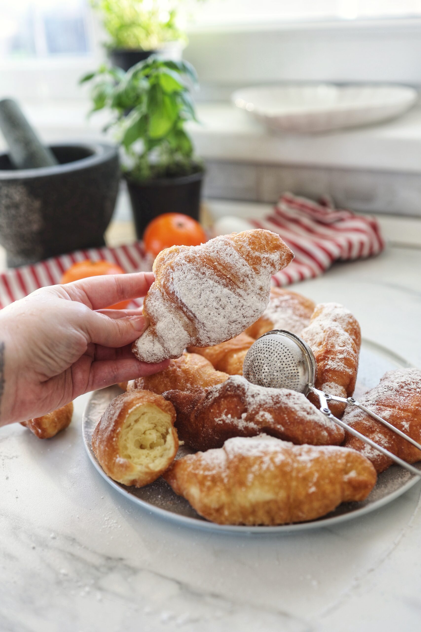 Gogosi Croissant – Divin de bune calde, aerate si parfumate!