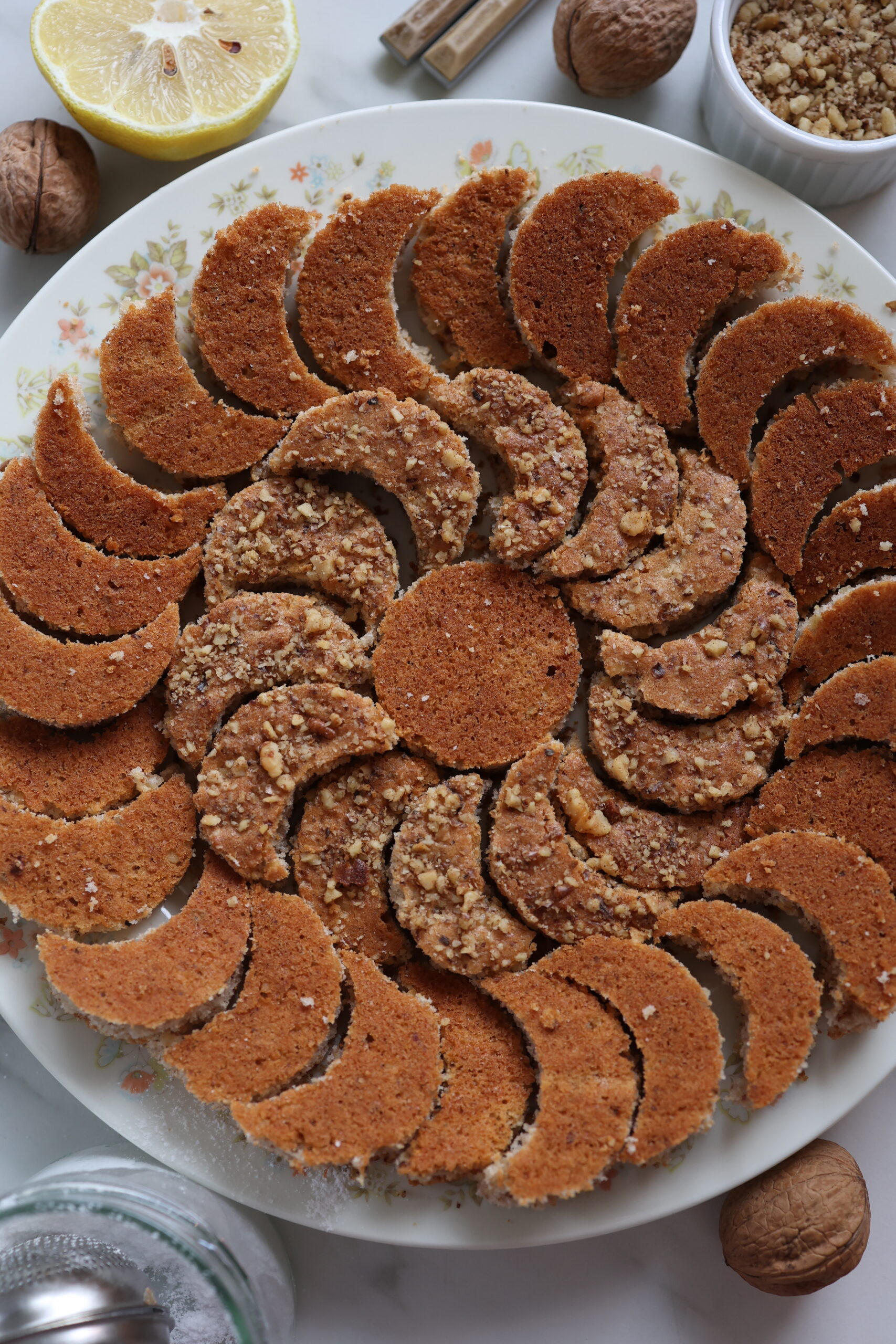 Prajitura „Semiluna” cu aroma de turta dulce – cu scortisoara si ghimbir