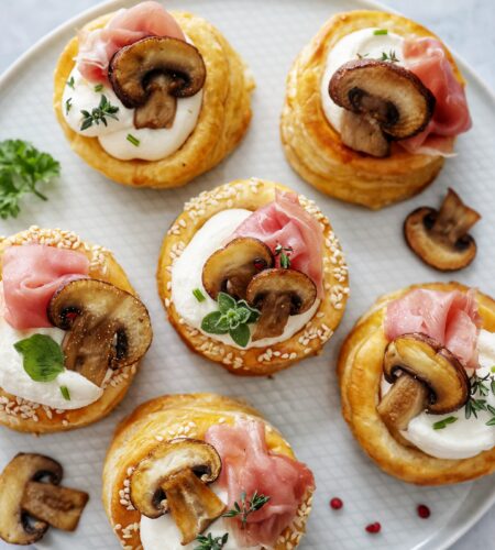 „Vol au Vent” – Aperitiv rapid cu foietaj, ciuperci si prosciutto