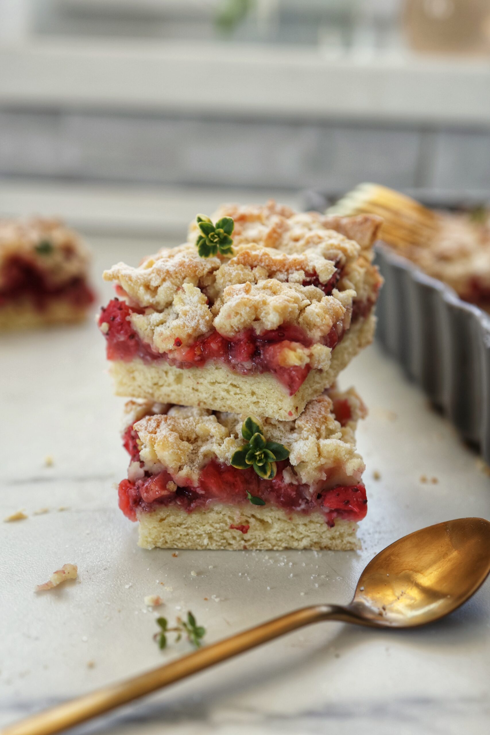 Tarta frageda cu aluat ras, capsune si nuci