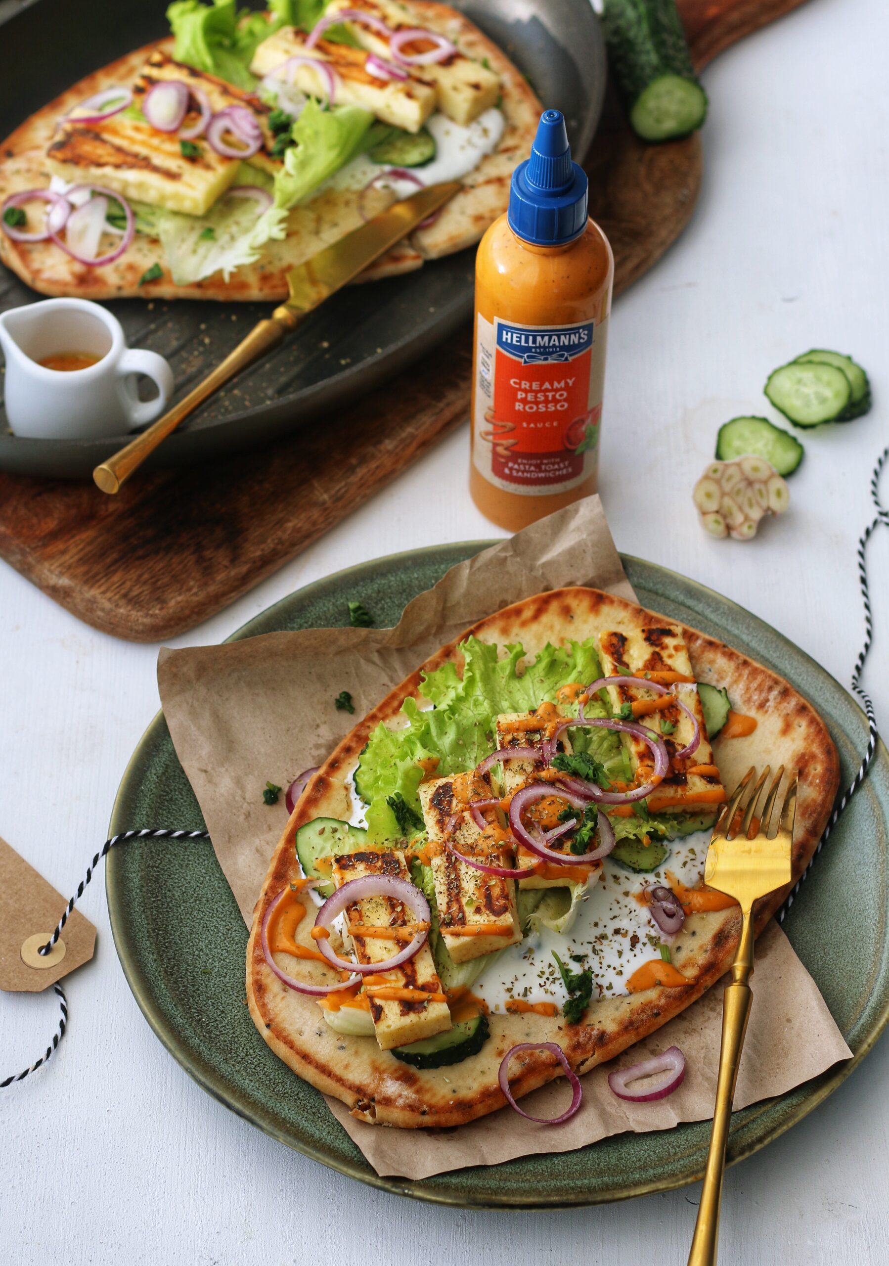 Souvlaki grecesc cu pita si halloumi